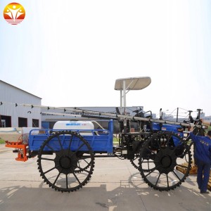 Self- propelled sprayer machine large agricultural tractor boom sprayer for corn